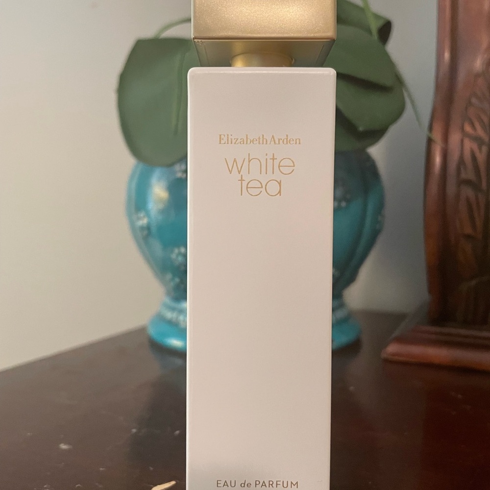 Elizabeth Arden White Tea perfume.